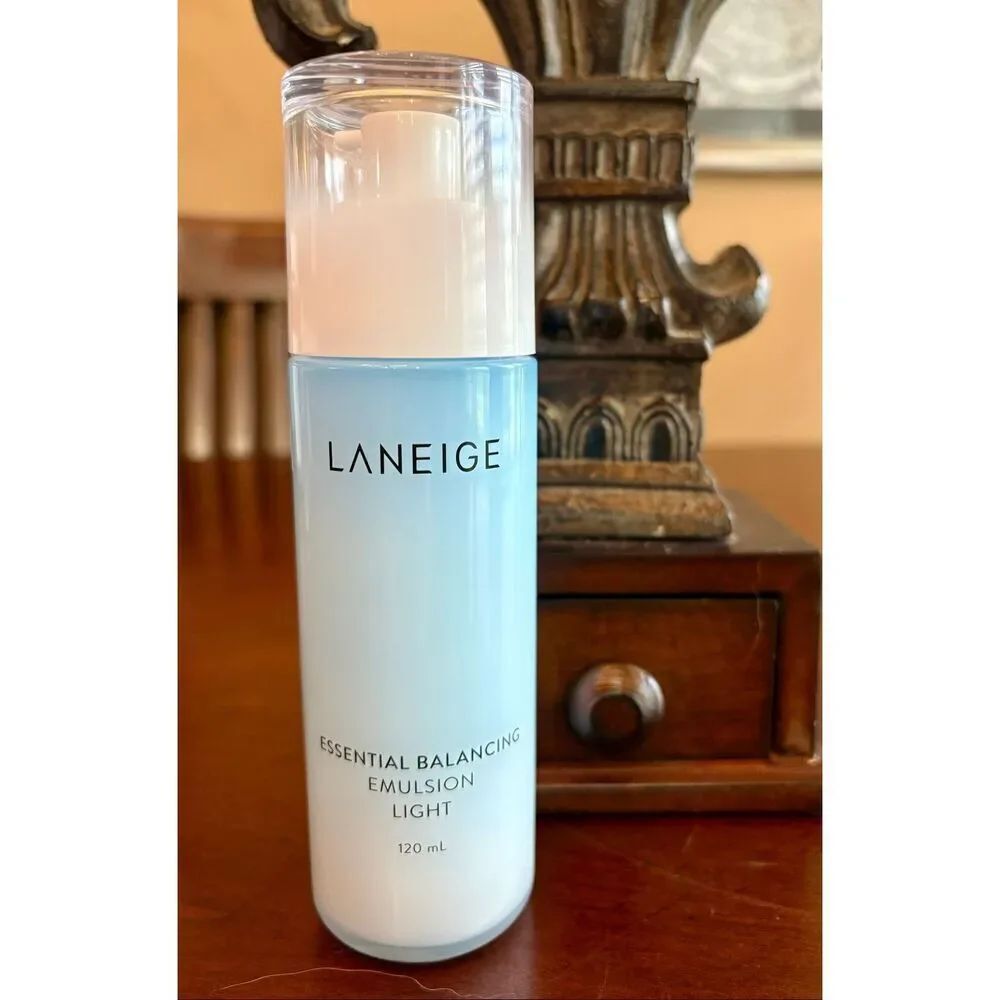 LANEIGE - NWOT - Essential Balancing Emulsion Light, 120 ml (4 fl. oz.) No Box